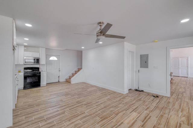 1601 County Road 466, Elgin, TX 78621