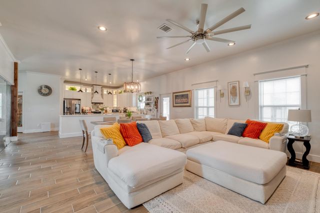 1601 County Road 466, Elgin, TX 78621