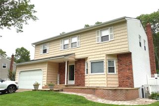 10 Elan Lane, Ronkonkoma, NY 11779