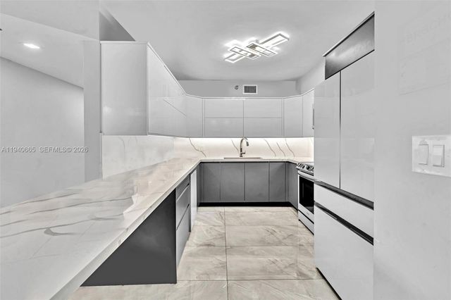 3530 Mystic Pointe Dr 411, Aventura, FL 33180