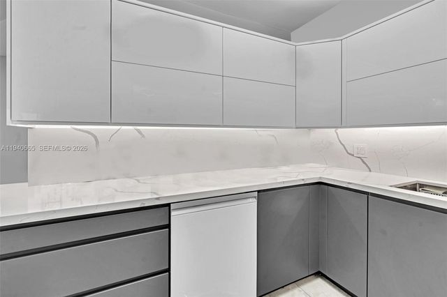 3530 Mystic Pointe Dr 411, Aventura, FL 33180