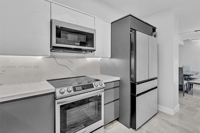 3530 Mystic Pointe Dr 411, Aventura, FL 33180