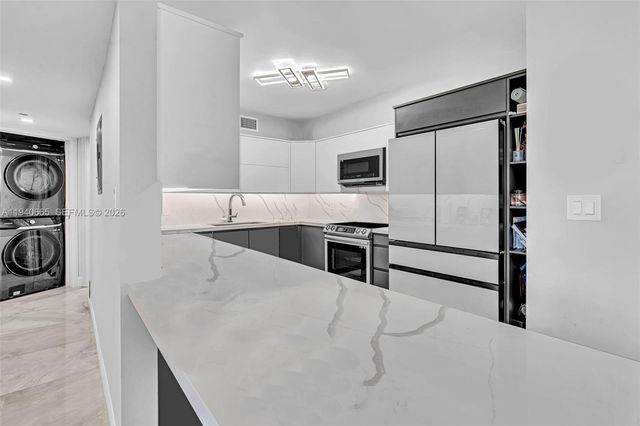 3530 Mystic Pointe Dr 411, Aventura, FL 33180