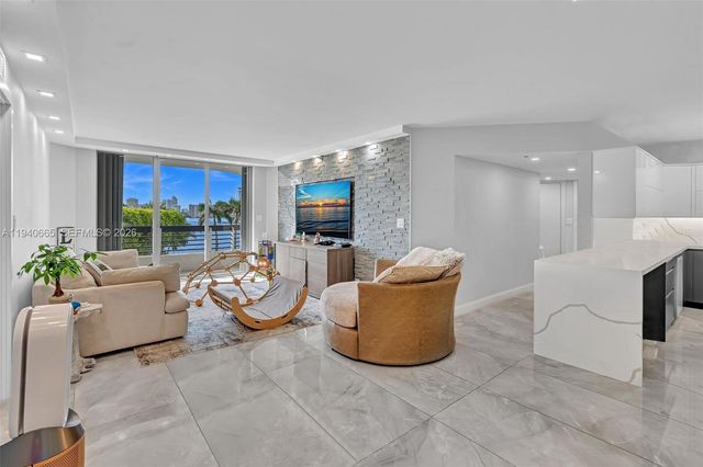 3530 Mystic Pointe Dr 411, Aventura, FL 33180