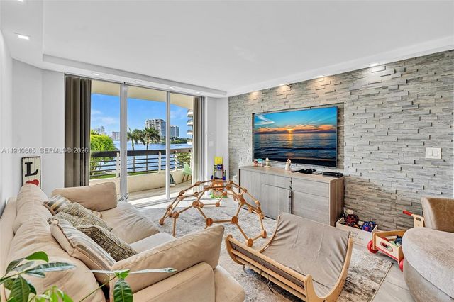 3530 Mystic Pointe Dr 411, Aventura, FL 33180