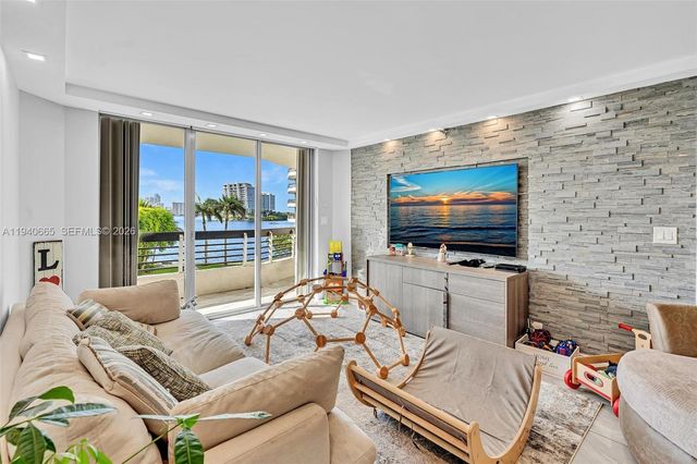 3530 Mystic Pointe Dr 411, Aventura, FL 33180