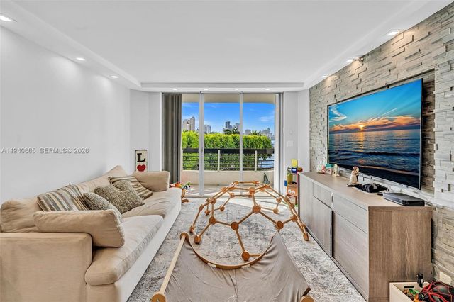 3530 Mystic Pointe Dr 411, Aventura, FL 33180