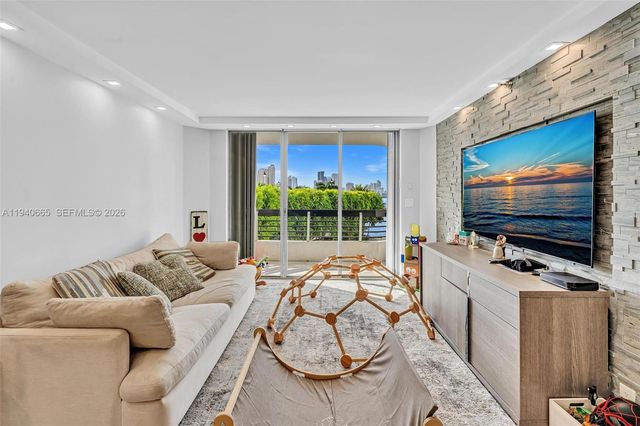 3530 Mystic Pointe Dr 411, Aventura, FL 33180