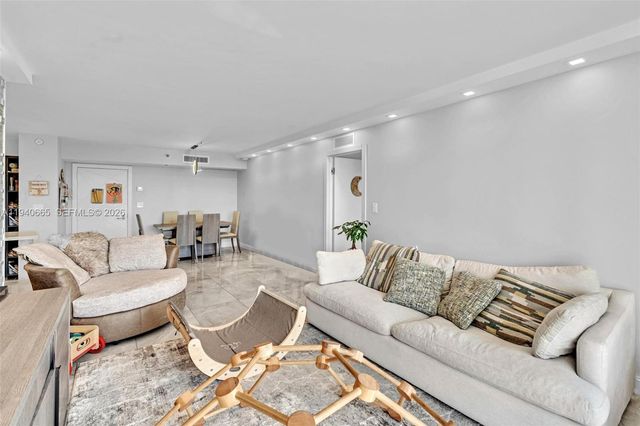 3530 Mystic Pointe Dr 411, Aventura, FL 33180