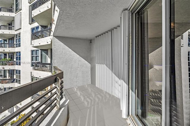 3530 Mystic Pointe Dr 411, Aventura, FL 33180