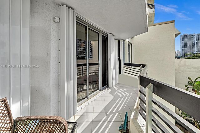 3530 Mystic Pointe Dr 411, Aventura, FL 33180