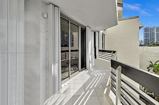 3530 Mystic Pointe Dr 411, Aventura, FL 33180