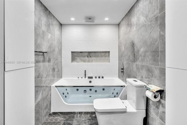 3530 Mystic Pointe Dr 411, Aventura, FL 33180