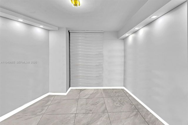 3530 Mystic Pointe Dr 411, Aventura, FL 33180