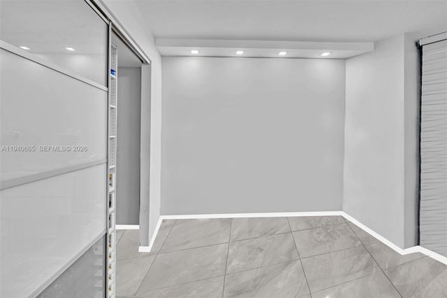 3530 Mystic Pointe Dr 411, Aventura, FL 33180