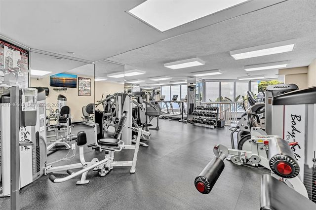 3530 Mystic Pointe Dr 411, Aventura, FL 33180