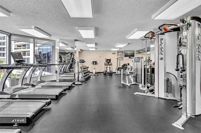 3530 Mystic Pointe Dr 411, Aventura, FL 33180