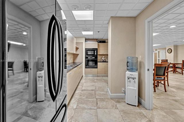 3530 Mystic Pointe Dr 411, Aventura, FL 33180