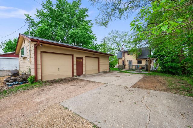 220 4th Avenue E, Shakopee, MN 55379