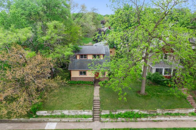 220 4th Avenue E, Shakopee, MN 55379