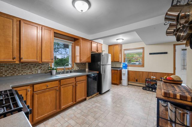 220 4th Avenue E, Shakopee, MN 55379