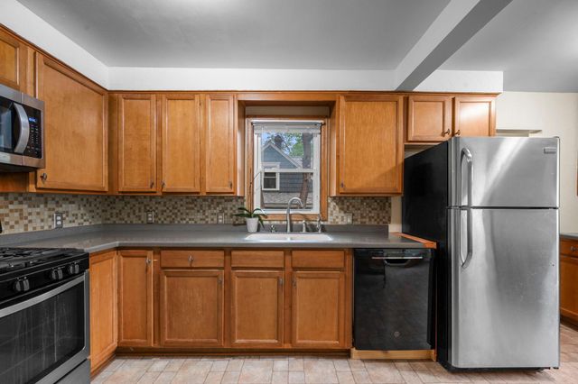 220 4th Avenue E, Shakopee, MN 55379