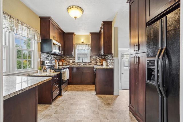 164 Lovejoy Avenue, Waterloo, IA 50701