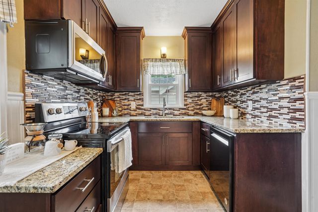 164 Lovejoy Avenue, Waterloo, IA 50701