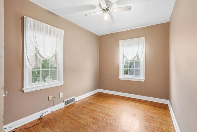 164 Lovejoy Avenue, Waterloo, IA 50701