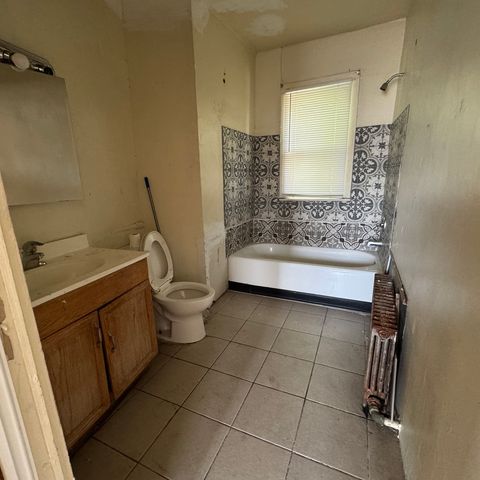 1710 W Waseca Place, Chicago, IL 60643