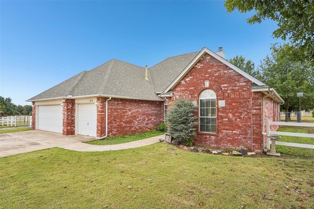 615 S Owen Drive, Mustang, OK 73064