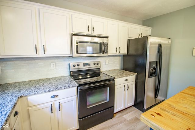 5684 W Woodview Trail, Mccordsville, IN 46055