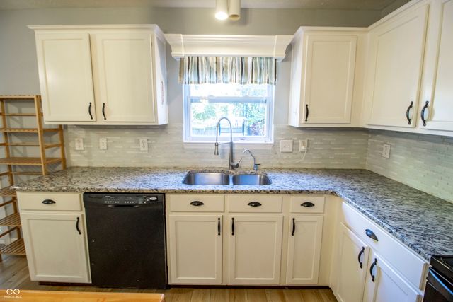 5684 W Woodview Trail, Mccordsville, IN 46055