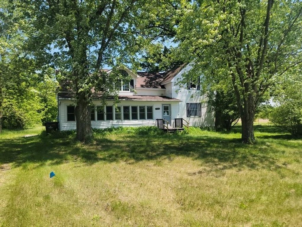 3320 N Sturgeon Road, Midland, MI 48642