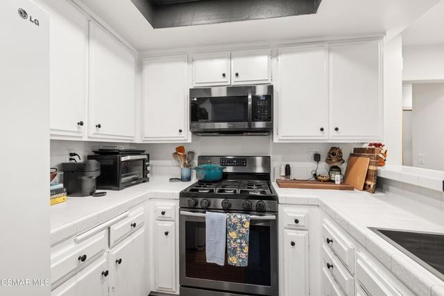 517 Artisan Road, Newbury Park, CA 91320