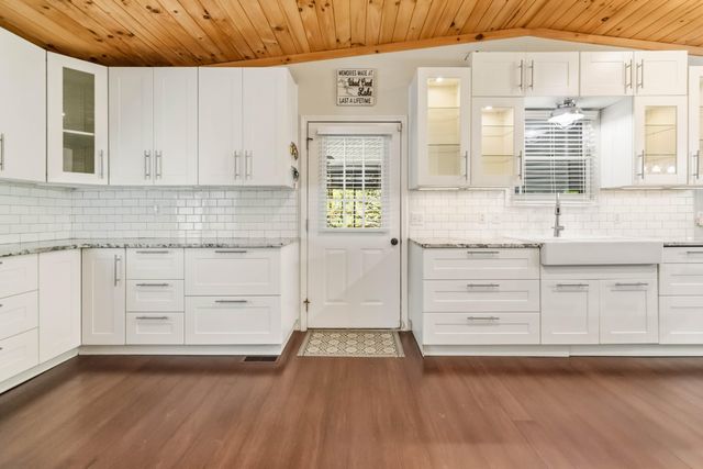 1597 Fisherman Cove Road, London, KY 40741