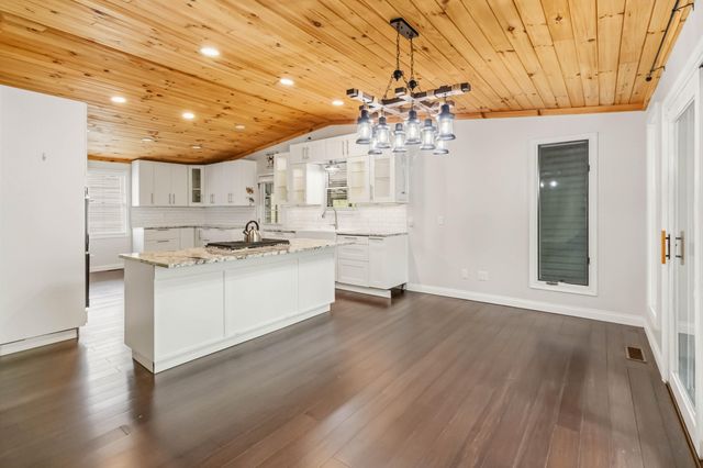 1597 Fisherman Cove Road, London, KY 40741