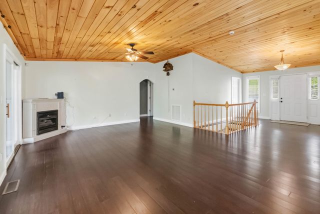 1597 Fisherman Cove Road, London, KY 40741