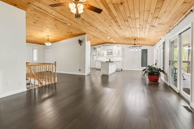 1597 Fisherman Cove Road, London, KY 40741