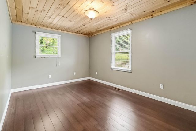 1597 Fisherman Cove Road, London, KY 40741