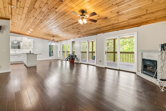 1597 Fisherman Cove Road, London, KY 40741
