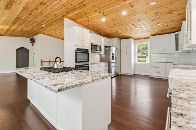 1597 Fisherman Cove Road, London, KY 40741