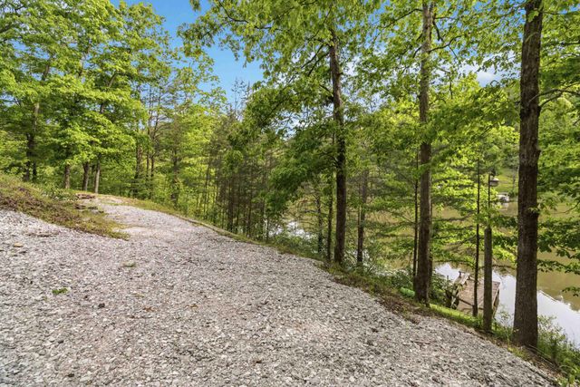 1597 Fisherman Cove Road, London, KY 40741