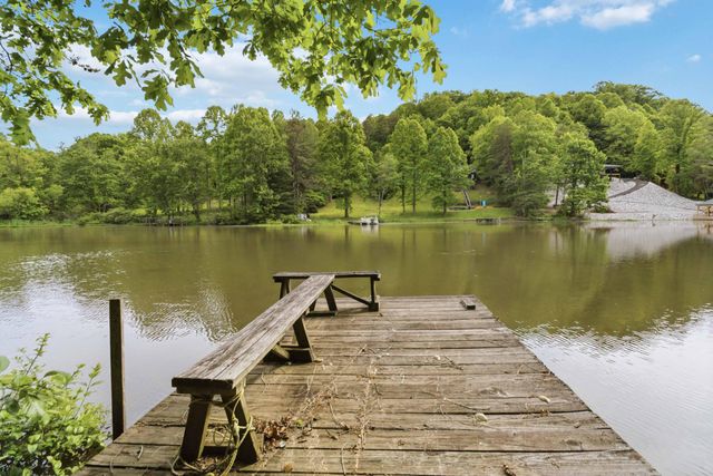 1597 Fisherman Cove Road, London, KY 40741