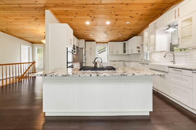 1597 Fisherman Cove Road, London, KY 40741