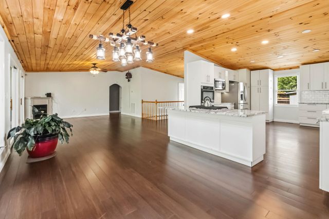 1597 Fisherman Cove Road, London, KY 40741