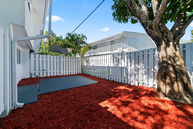 1951 NE 51st Street 1, Fort Lauderdale, FL 33308