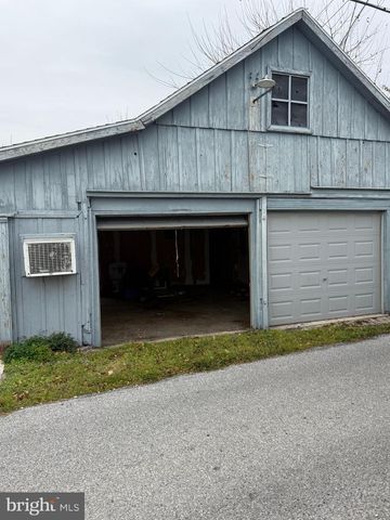 145 W W MAIN STREET, Waynesboro, PA 17268