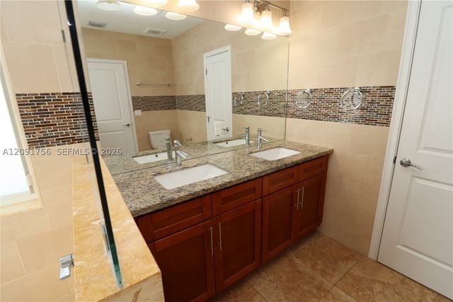 605 NE 28th St 3, Wilton Manors, FL 33334