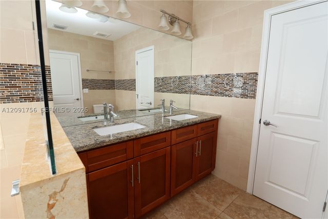 605 NE 28th St 3, Wilton Manors, FL 33334